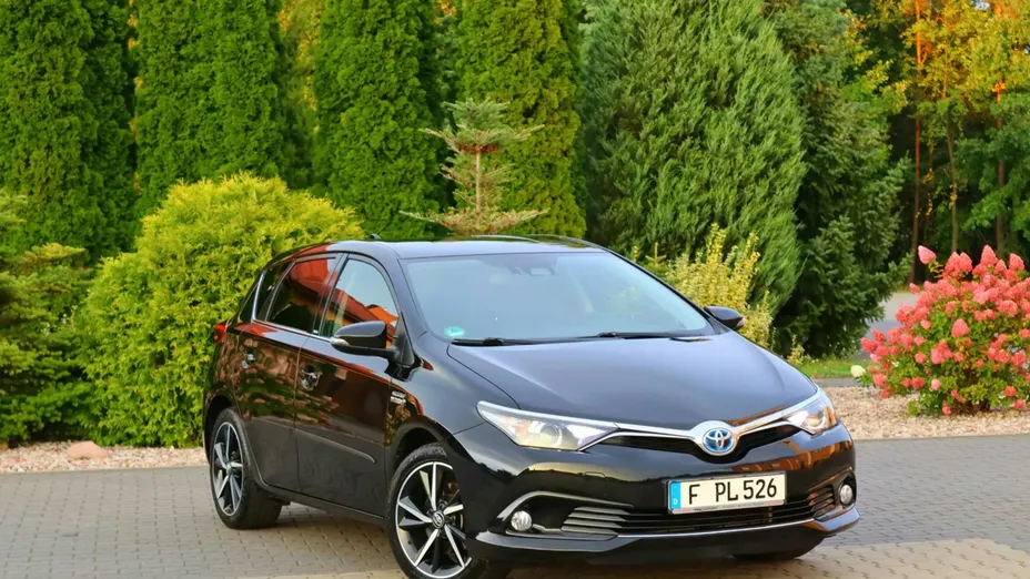 TOYOTA Auris -