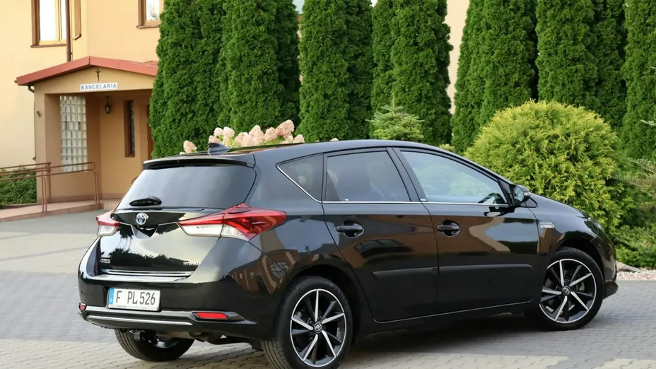TOYOTA Auris -