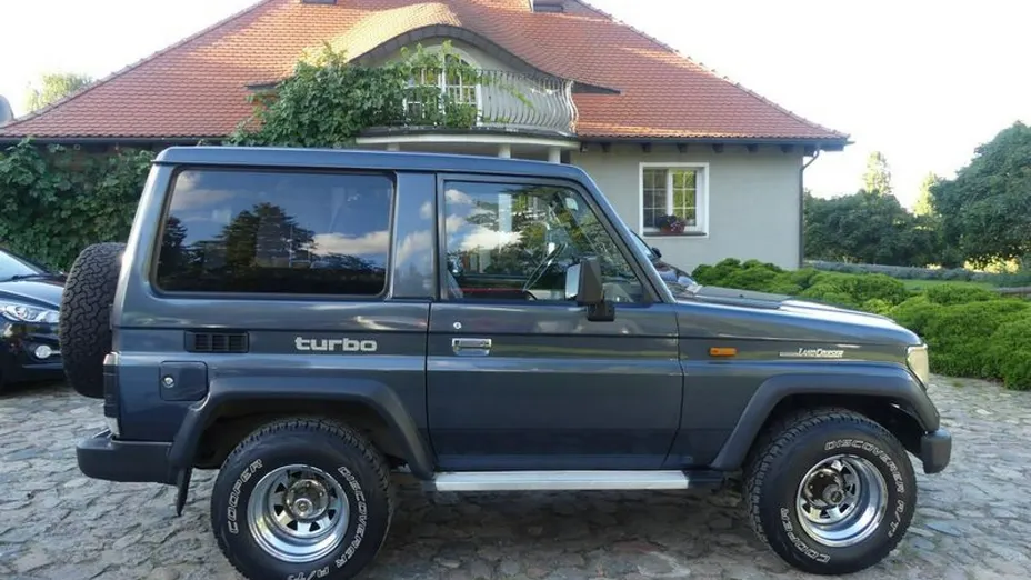 TOYOTA Land Cruiser -