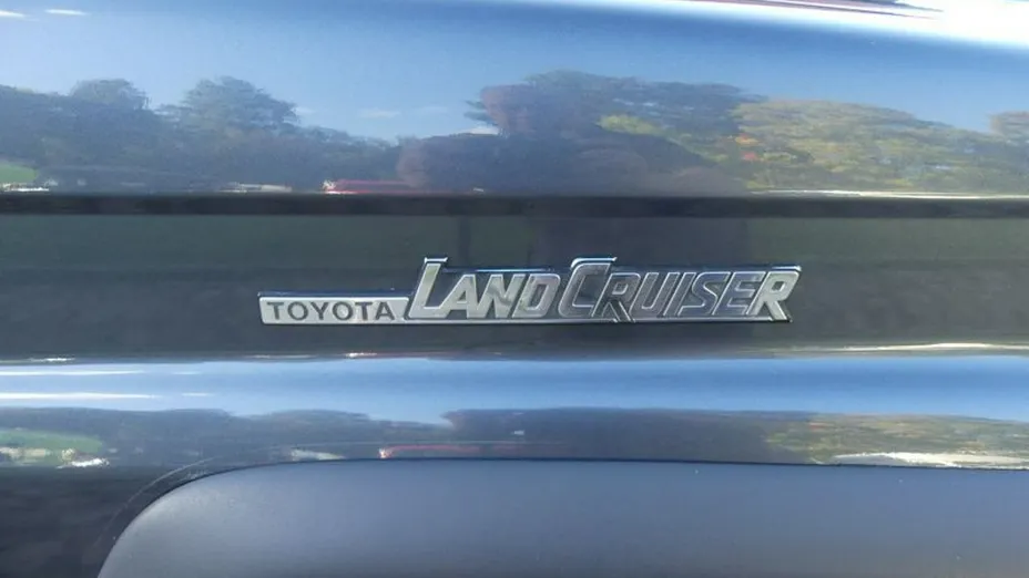 TOYOTA Land Cruiser -