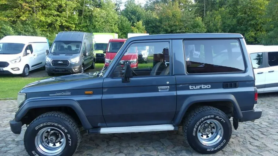 TOYOTA Land Cruiser -