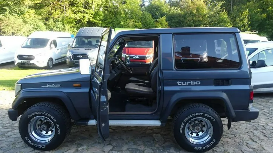 TOYOTA Land Cruiser -