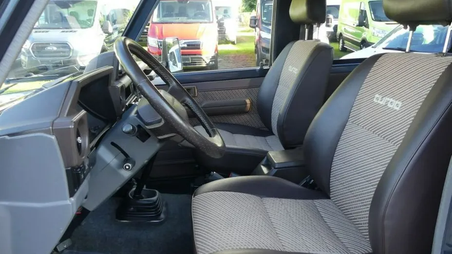 TOYOTA Land Cruiser -