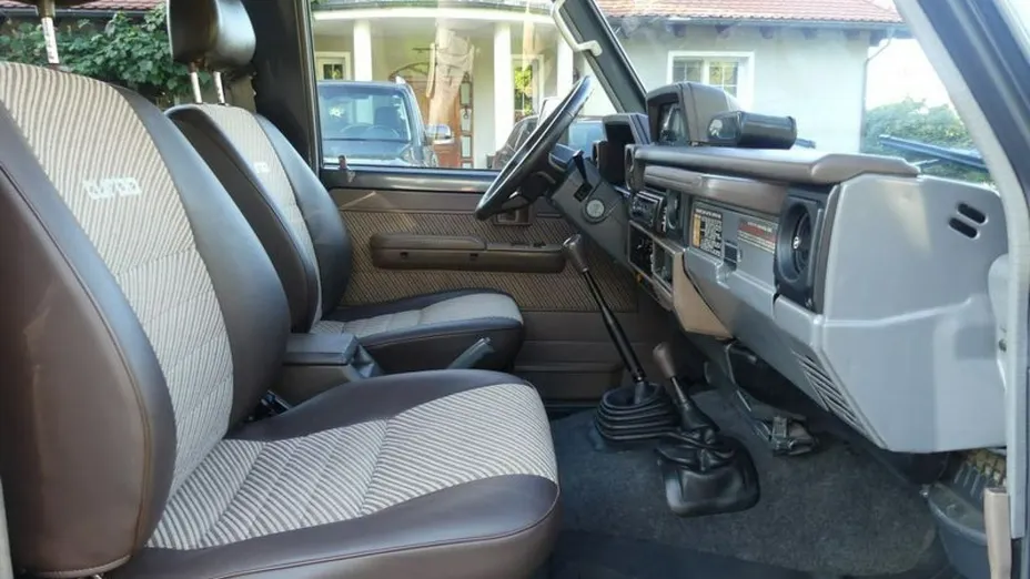 TOYOTA Land Cruiser -