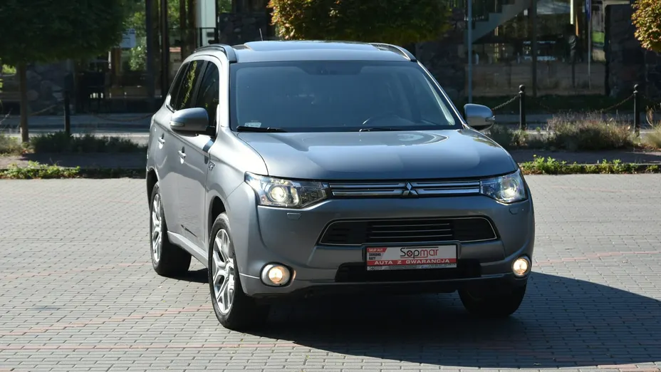 MITSUBISHI Outlander -