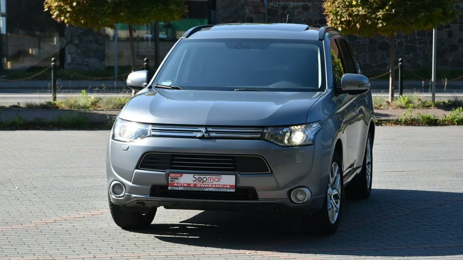 MITSUBISHI Outlander -