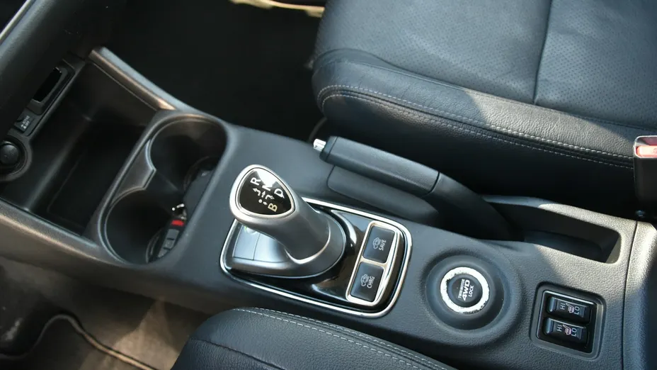 MITSUBISHI Outlander -