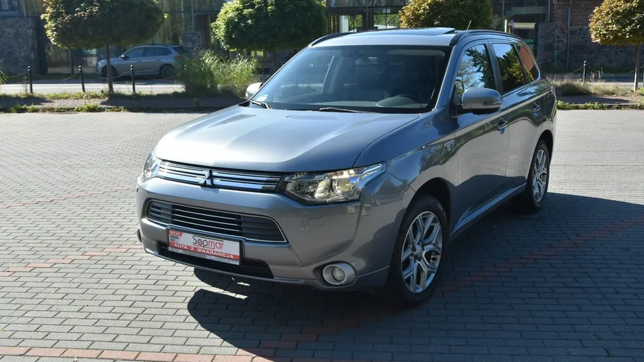 MITSUBISHI Outlander -