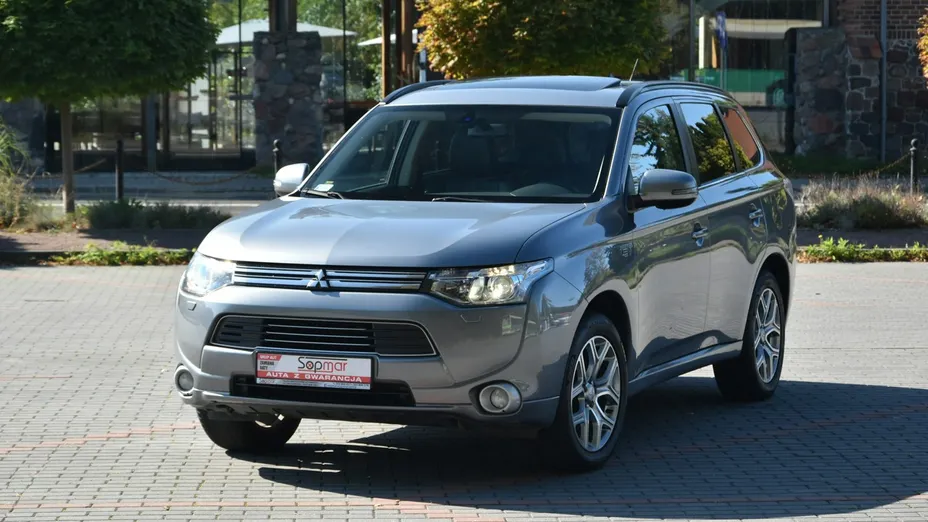 MITSUBISHI Outlander -