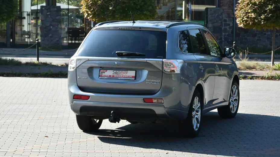 MITSUBISHI Outlander -