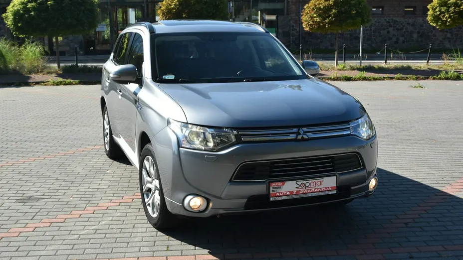 MITSUBISHI Outlander -