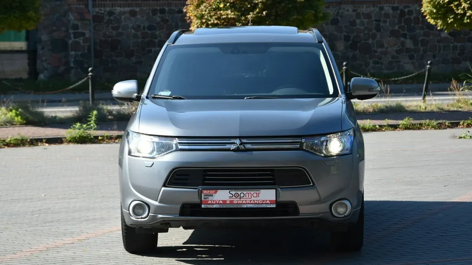 MITSUBISHI Outlander -
