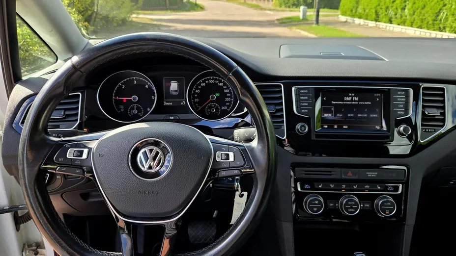 VOLKSWAGEN Golf Sportsvan -