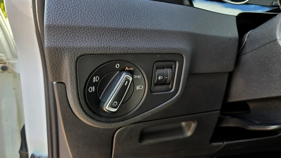 VOLKSWAGEN Golf Sportsvan -