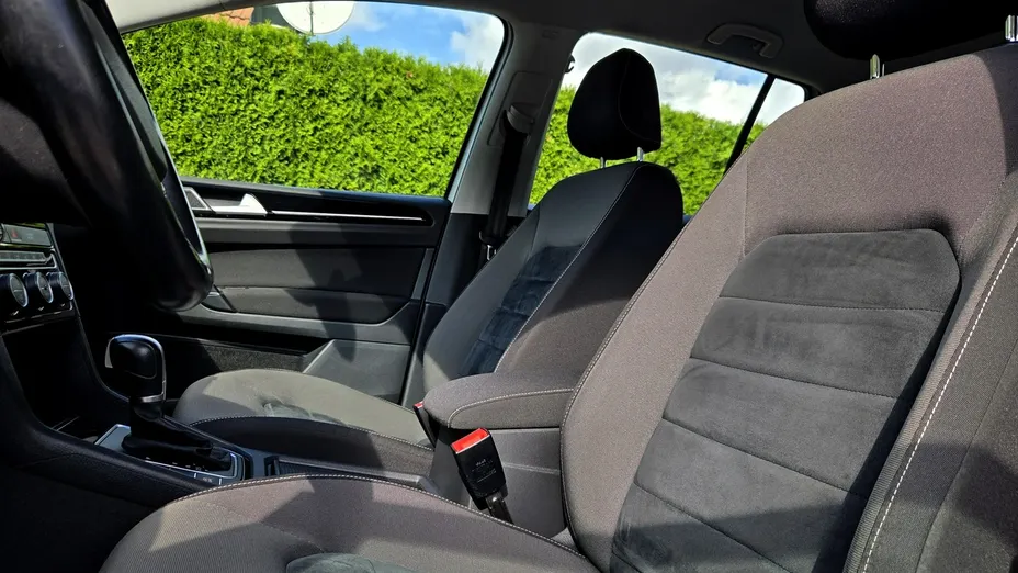 VOLKSWAGEN Golf Sportsvan -