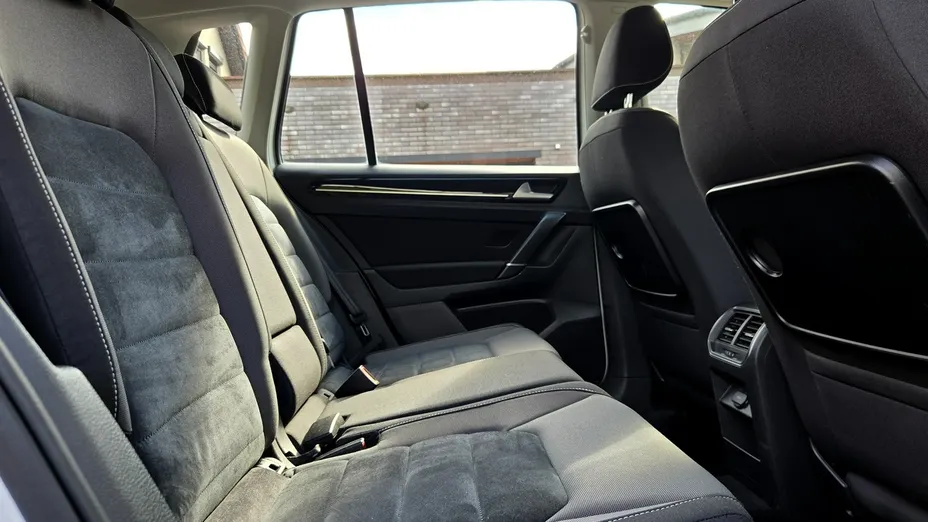VOLKSWAGEN Golf Sportsvan -
