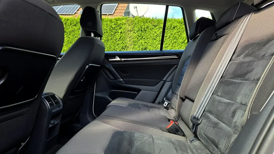VOLKSWAGEN Golf Sportsvan -