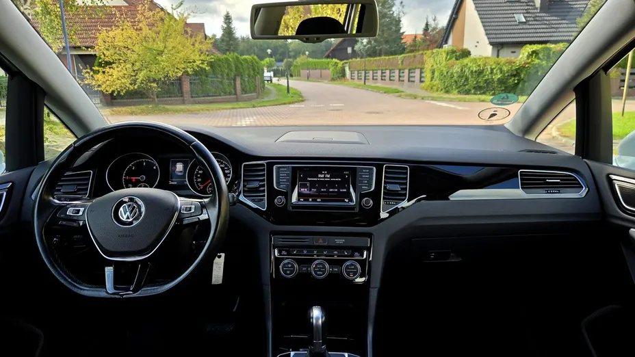 VOLKSWAGEN Golf Sportsvan -