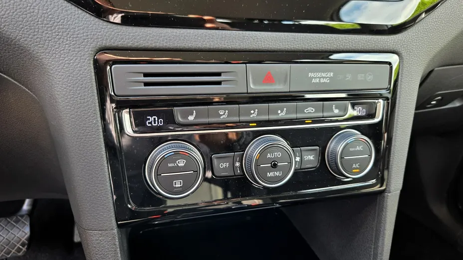 VOLKSWAGEN Golf Sportsvan -
