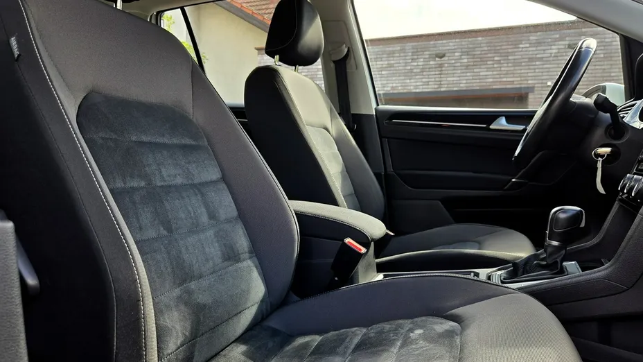 VOLKSWAGEN Golf Sportsvan -