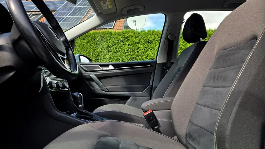 VOLKSWAGEN Golf Sportsvan -
