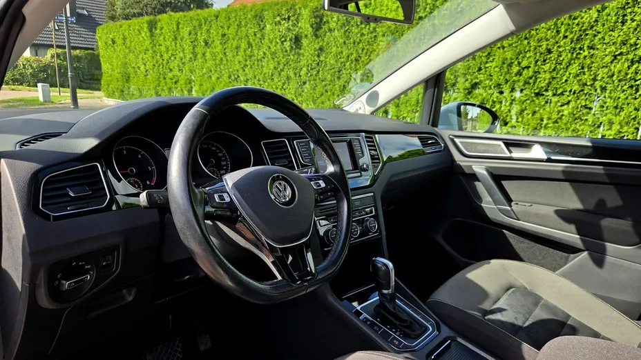 VOLKSWAGEN Golf Sportsvan -