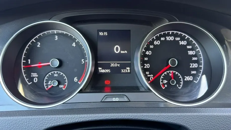 VOLKSWAGEN Golf -