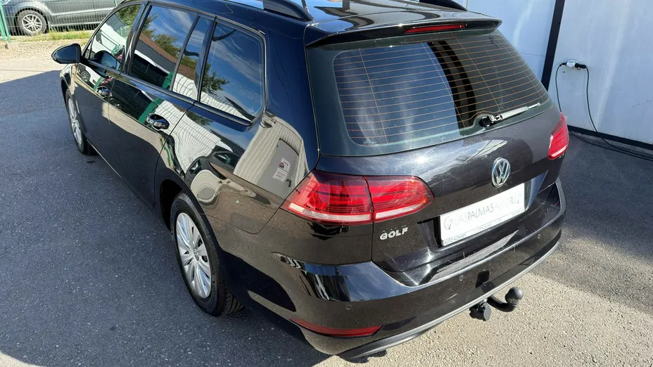 VOLKSWAGEN Golf -