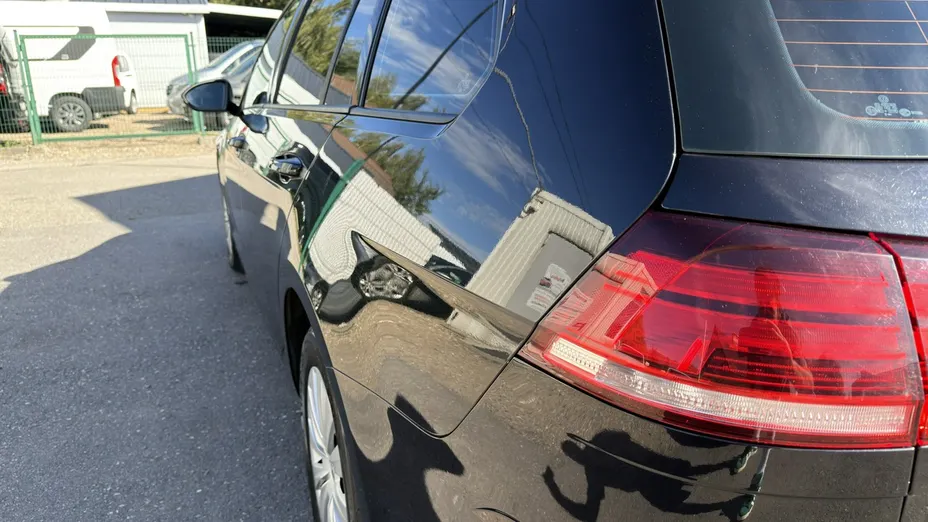 VOLKSWAGEN Golf -