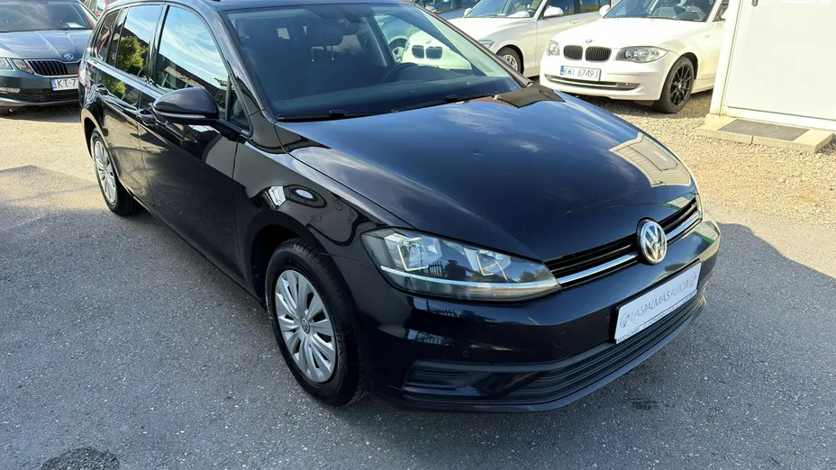 VOLKSWAGEN Golf -
