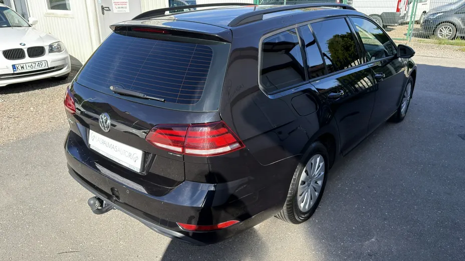 VOLKSWAGEN Golf -
