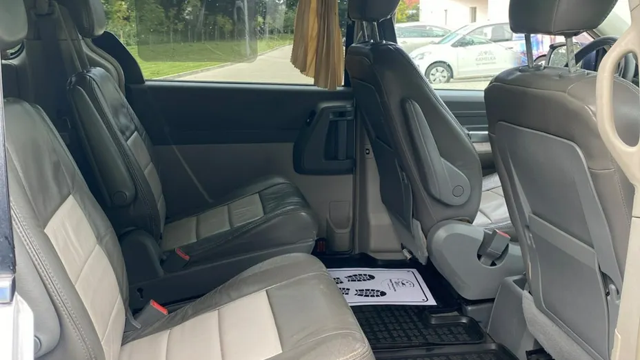 CHRYSLER Town & Country -