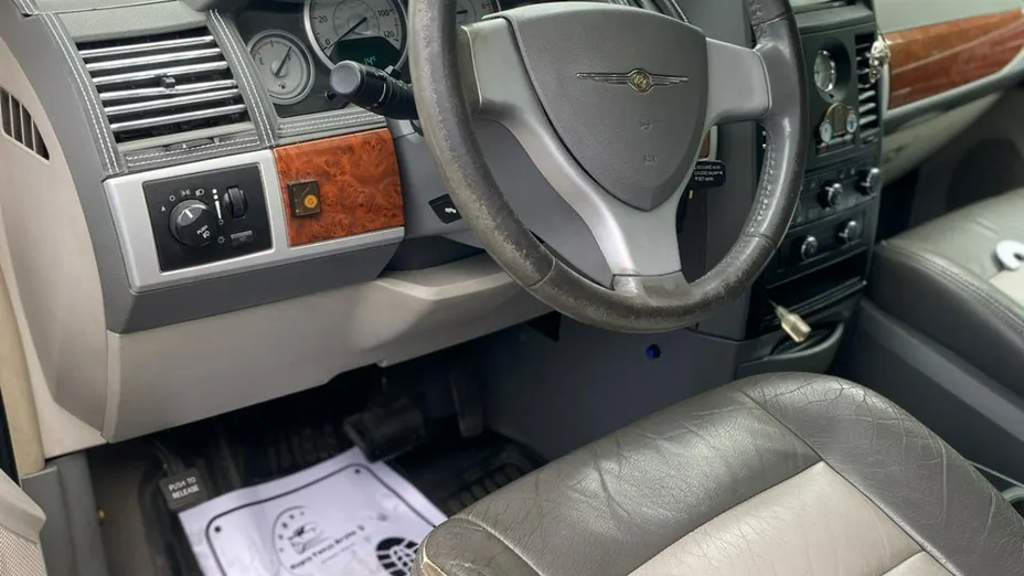 CHRYSLER Town & Country -