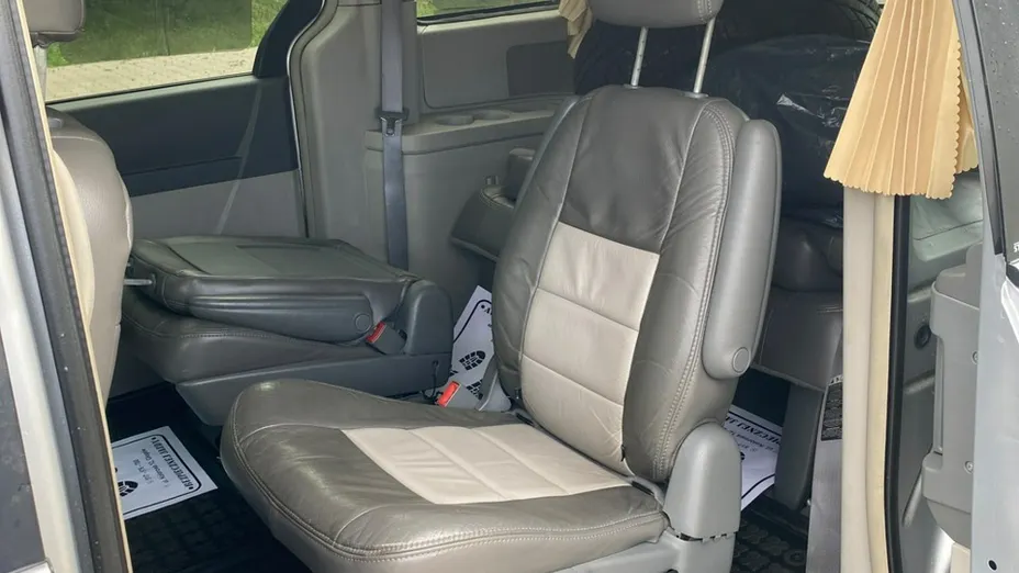 CHRYSLER Town & Country -