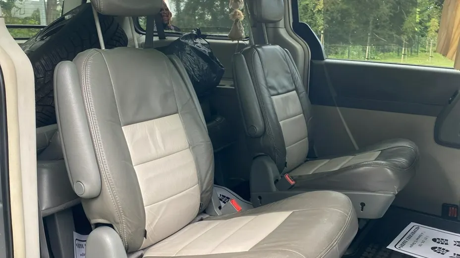 CHRYSLER Town & Country -