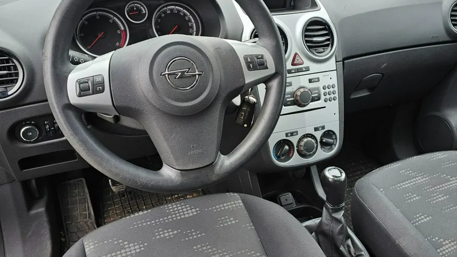 OPEL Corsa -