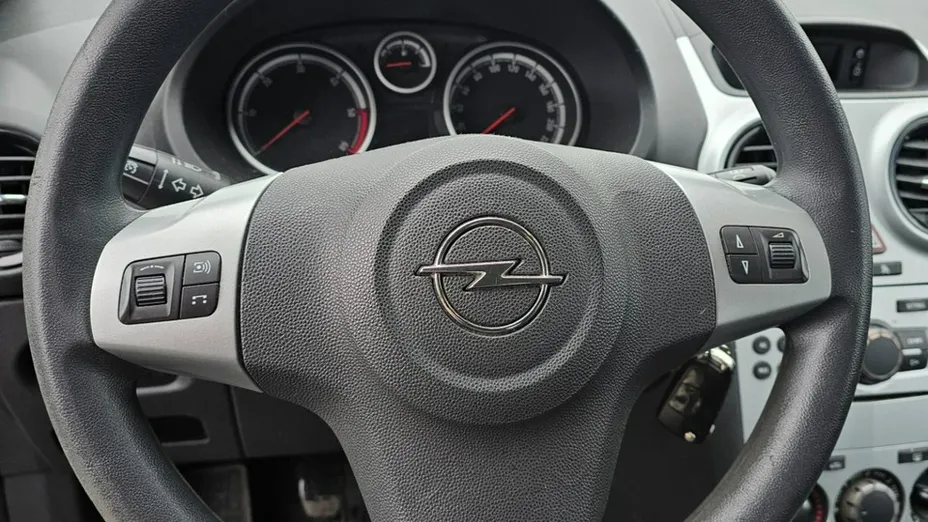 OPEL Corsa -