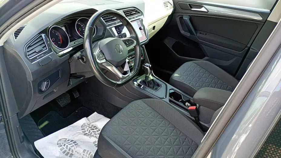 VOLKSWAGEN Tiguan -
