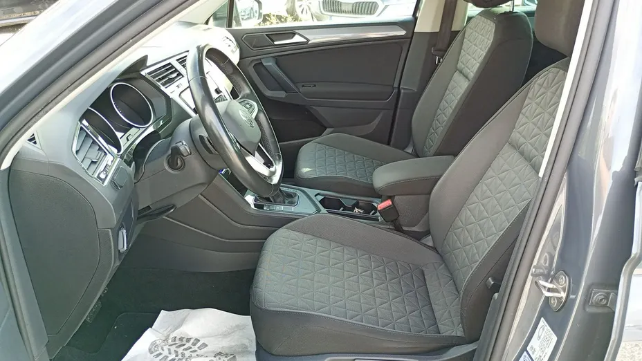 VOLKSWAGEN Tiguan -