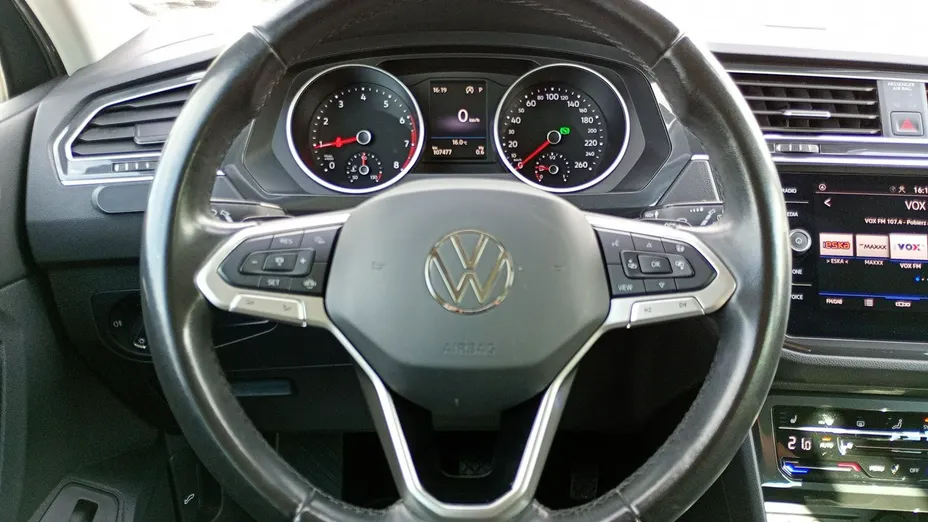 VOLKSWAGEN Tiguan -