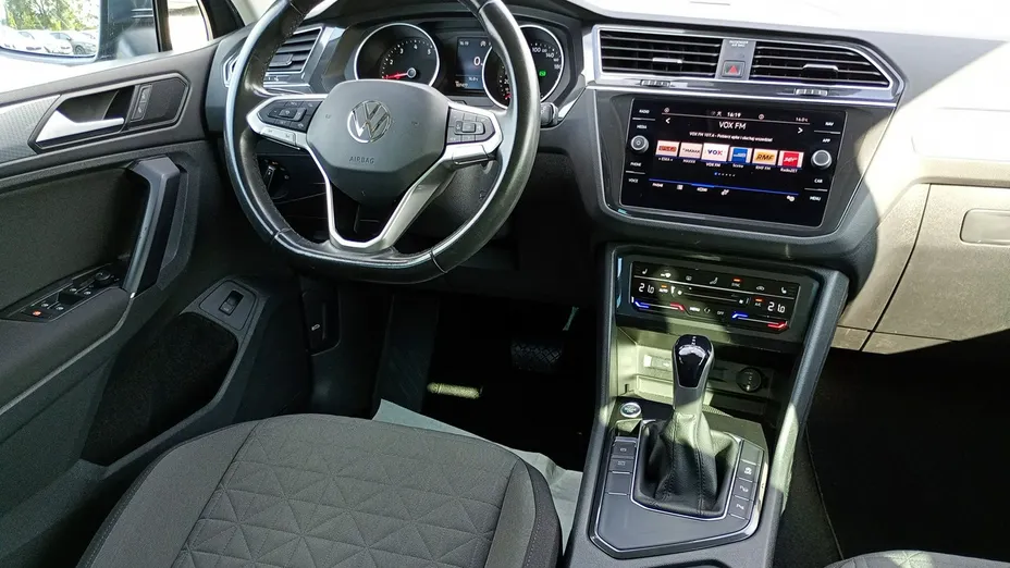 VOLKSWAGEN Tiguan -