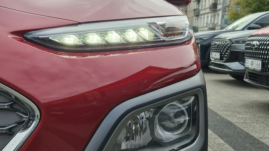 HYUNDAI Kona -