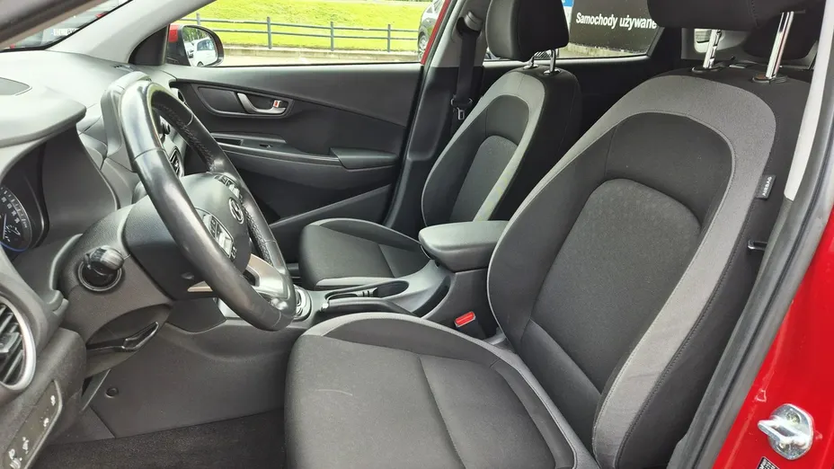 HYUNDAI Kona -