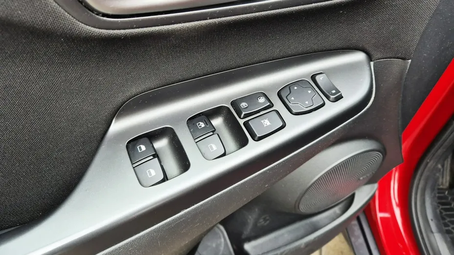 HYUNDAI Kona -