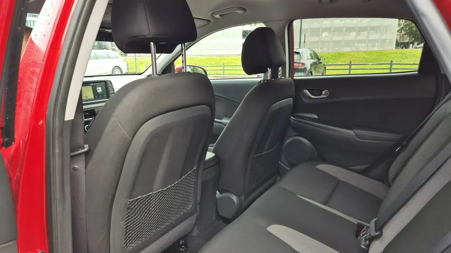 HYUNDAI Kona -