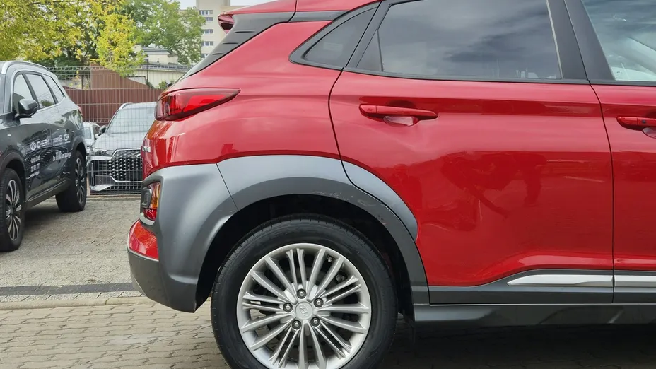 HYUNDAI Kona -