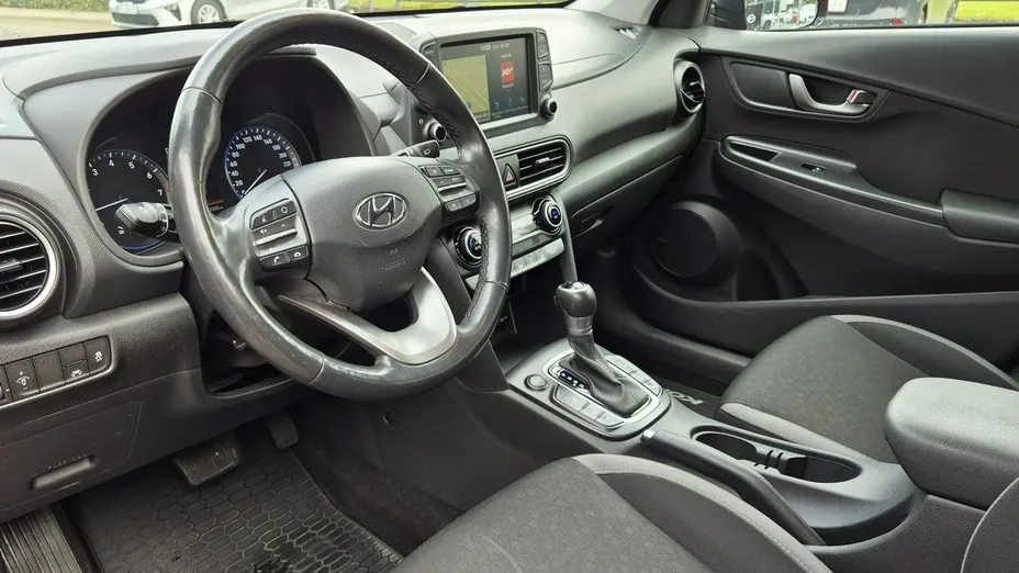 HYUNDAI Kona -