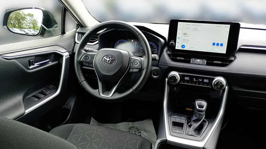 TOYOTA RAV4 -