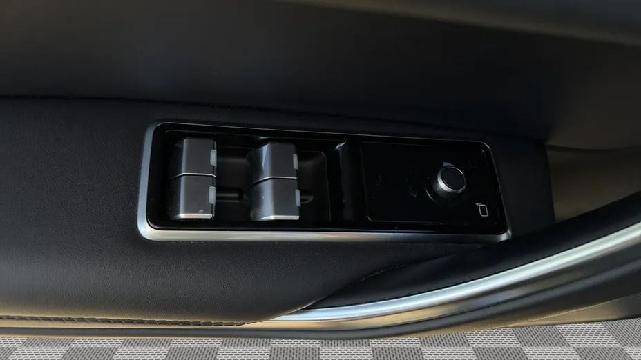 JAGUAR XF -