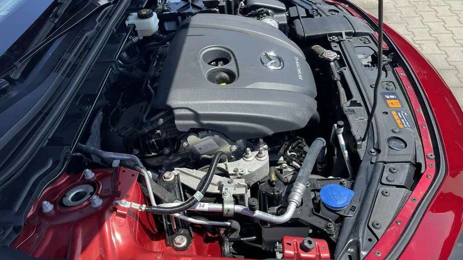 MAZDA 3 -